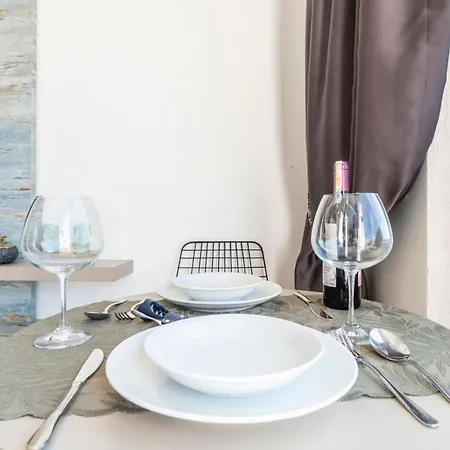 Seafront Flat With Breathtaking Sea View In Apartament