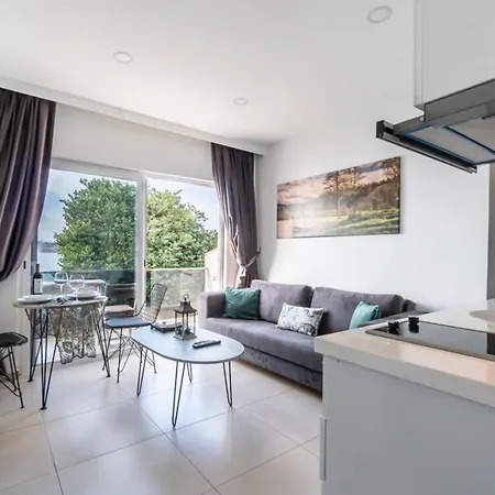 Seafront Flat With Breathtaking Sea View In *
