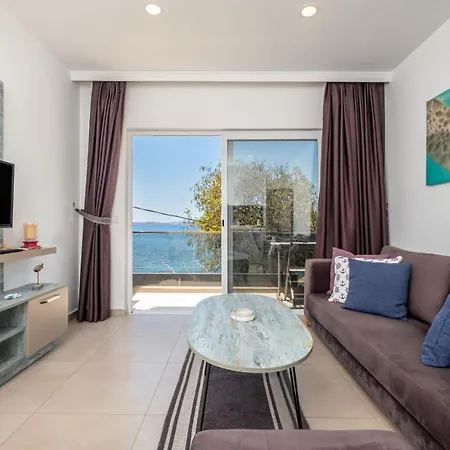 Seafront Flat With Breathtaking Sea View In Apartment *