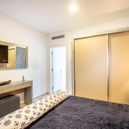 Seafront Flat With Breathtaking Sea View In