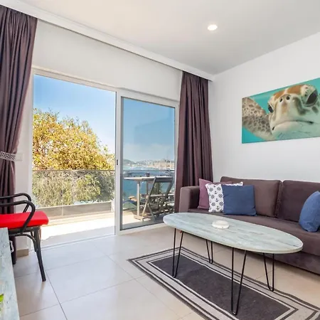 Seafront Flat With Breathtaking Sea View In アパート