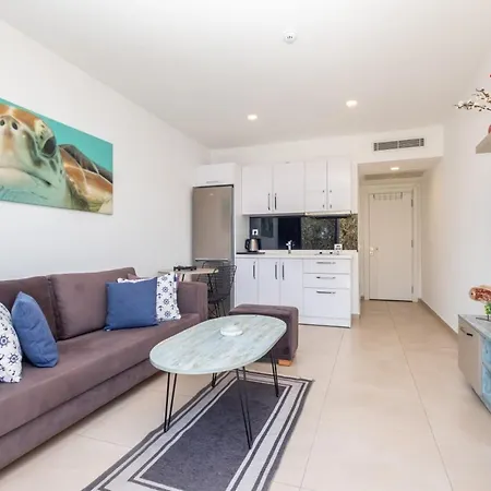 Seafront Flat With Breathtaking Sea View In